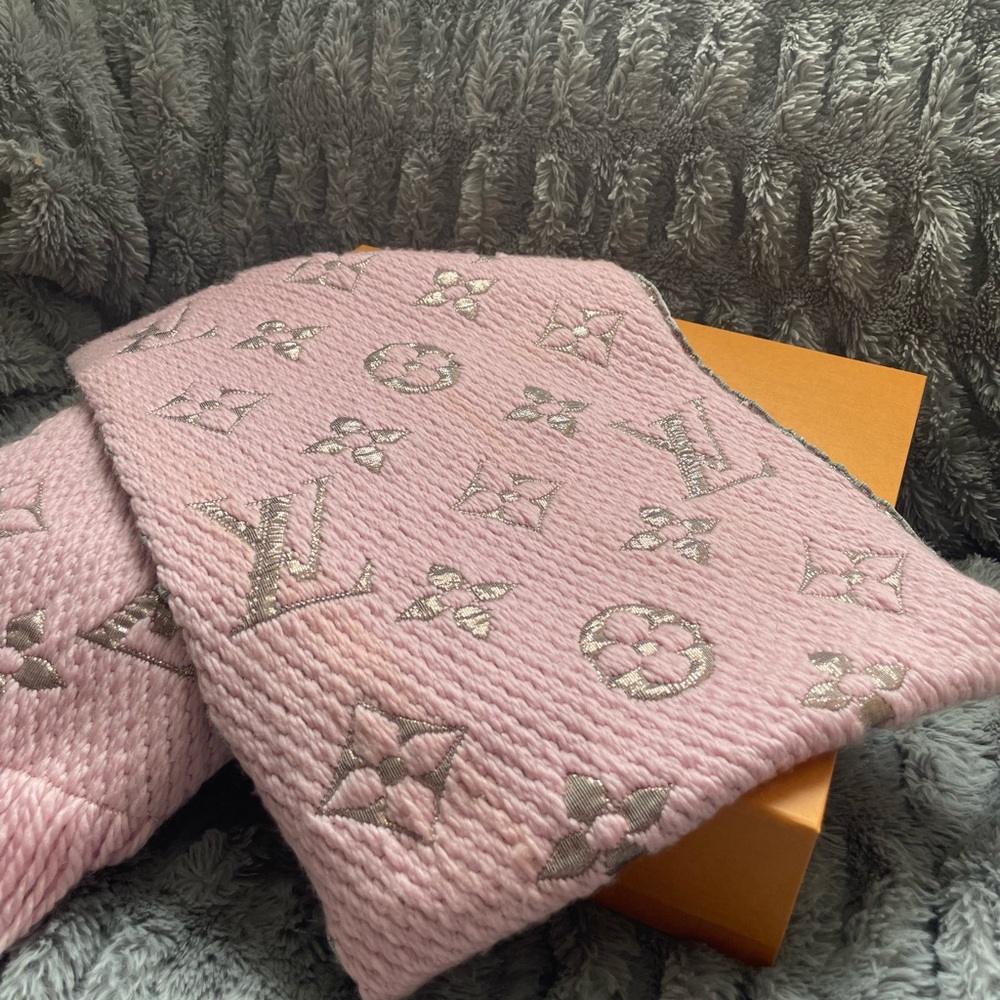 Louis Vuitton scarf - Picture 3 of 3